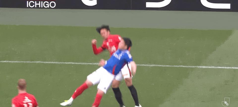 ⚽Báo cáo trận đấu J-League: Suwama Yukinari mắc sai lầm lớn và tặng quà, Savio và Danilo ghi bàn, Urawa Red Diamonds 3-1 Yokohama F. Marinos