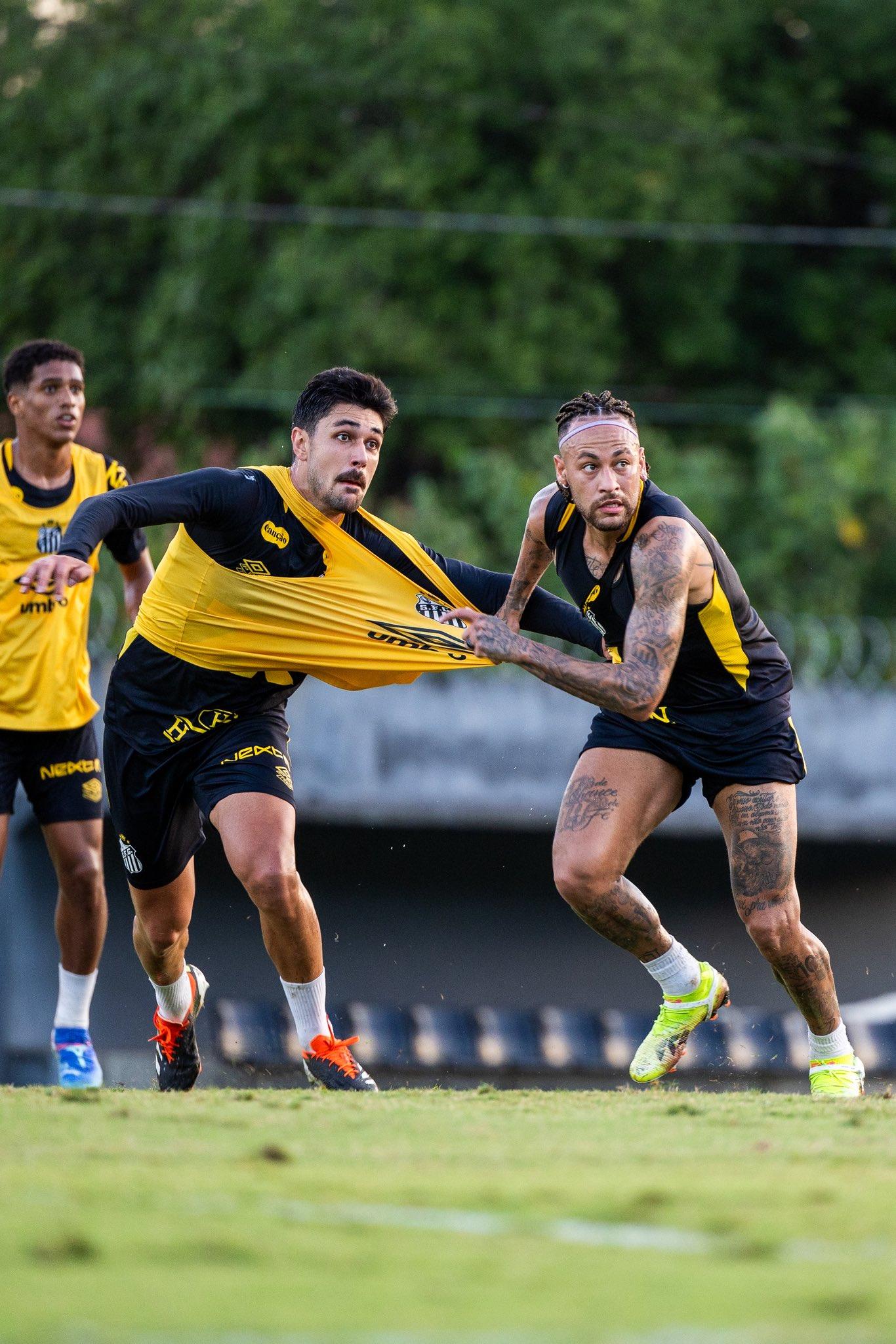 Neymar tiếp tục tập luyện với vẻ ngoài dreadlock, đội bóng hiện đang ở khu vực xuống hạng