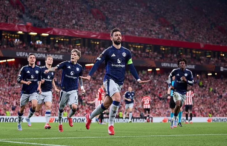 Rooney: Việc Manchester United vào chung kết Europa League sẽ che đậy những vấn đề. Các cầu thủ trẻ bối rối khi phải chơi ở đội một và đội hai.