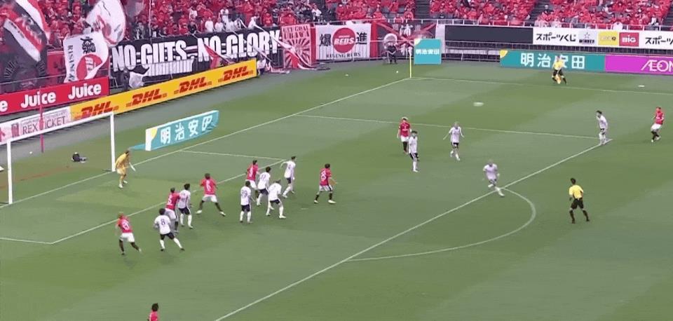 Ban giám khảo Thunder Speed: Bàn gỡ hòa của Urawa Red Diamonds bị nghi ngờ là việt vị + dùng tay chơi bóng. Bạn có nghĩ mục tiêu này là hợp lệ không?