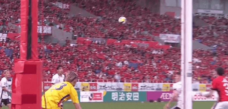 Ban giám khảo Thunder Speed: Bàn gỡ hòa của Urawa Red Diamonds bị nghi ngờ là việt vị + dùng tay chơi bóng. Bạn có nghĩ mục tiêu này là hợp lệ không?