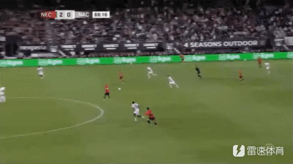 Giải bóng đá vô địch quốc gia Hà Lan Eredivisie công bố bàn thắng đẹp nhất mùa giải: Cầu thủ kỳ cựu 34 tuổi Lin Sen đã giành giải thưởng với cú sút xa trong hiệp một
