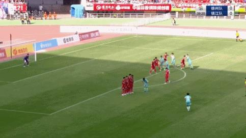 ⚽Hiệp 1 của Jiangsu United: Cả 2 đội đều không ghi được bàn thắng, đội Từ Châu tạm thời hòa với đội Trấn Giang 0-0
