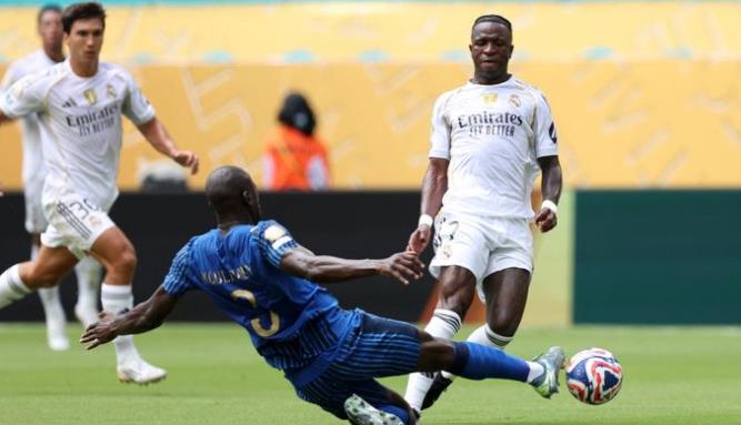 Bốn đội bóng châu Á giành được 1 điểm ở vòng đầu tiên của Club World Cup: Al-Hilal hòa Real Madrid, và Al-Ain Urawa thua