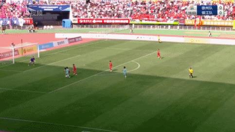 ⚽Hiệp 1 của Jiangsu United: Cả 2 đội đều không ghi được bàn thắng, đội Từ Châu tạm thời hòa với đội Trấn Giang 0-0
