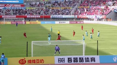 ⚽Hiệp 1 của Jiangsu United: Cả 2 đội đều không ghi được bàn thắng, đội Từ Châu tạm thời hòa với đội Trấn Giang 0-0