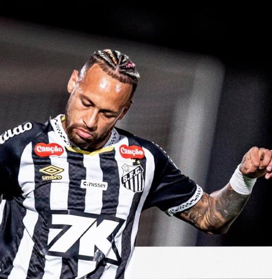 Neymar tỏ ra không vui khi bị hỏi về thể lực sau trận đấu: Tại sao lại thế? Tôi đã hỏi anh nhiều lần rồi.
