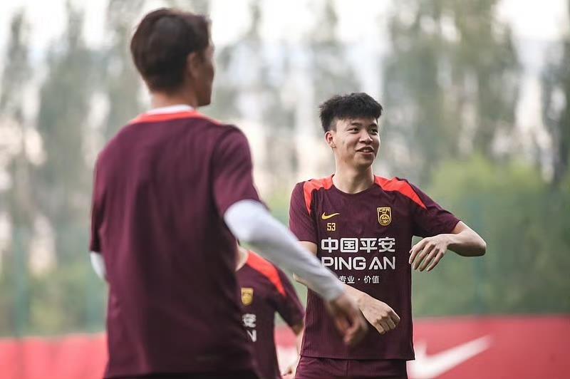 Beijing Youth Daily: Wang Yudong sẽ ra sân trong trận đấu giữa Trung Quốc và Hàn Quốc tại Cúp Đông Á với ít sự hồi hộp, Gao Tianyi có thể sẽ ra sân ở vị trí tiền vệ phòng ngự