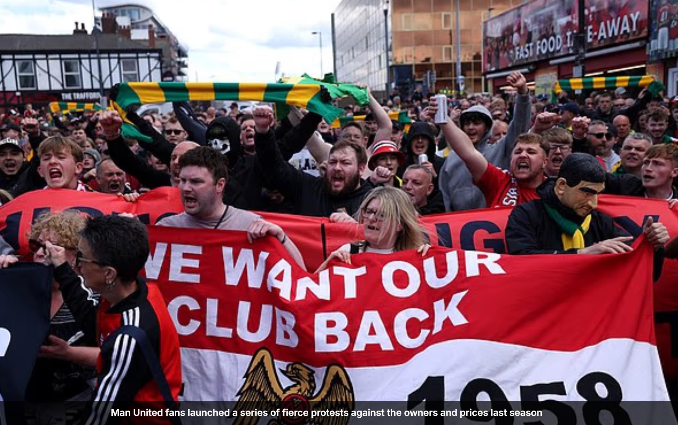 Bài đăng: Manchester United đang cân nhắc một hệ thống mới, yêu cầu người hâm mộ chi 4.000 bảng Anh để mua quyền mua vé ưu tiên trong 30 năm