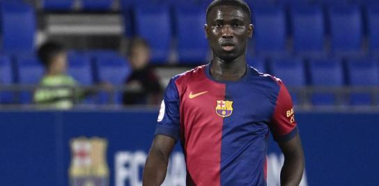 Mundo Deportivo: Sau khi Martinez rời đội, ban huấn luyện Barcelona đã bắt đầu đào tạo các hậu vệ trẻ