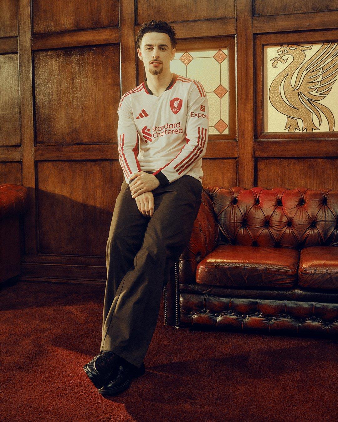 Bộ sưu tập áo đấu mới của Liverpool x Adidas: Áo sân nhà màu đỏ anh đào và áo sân khách màu trắng, bạn chọn áo nào?