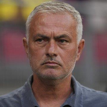 Fenerbahçe phải trả cho Mourinho 15 triệu euro tiền bồi thường, nâng tổng số tiền ông nhận được trong sự nghiệp huấn luyện lên 115 triệu euro.