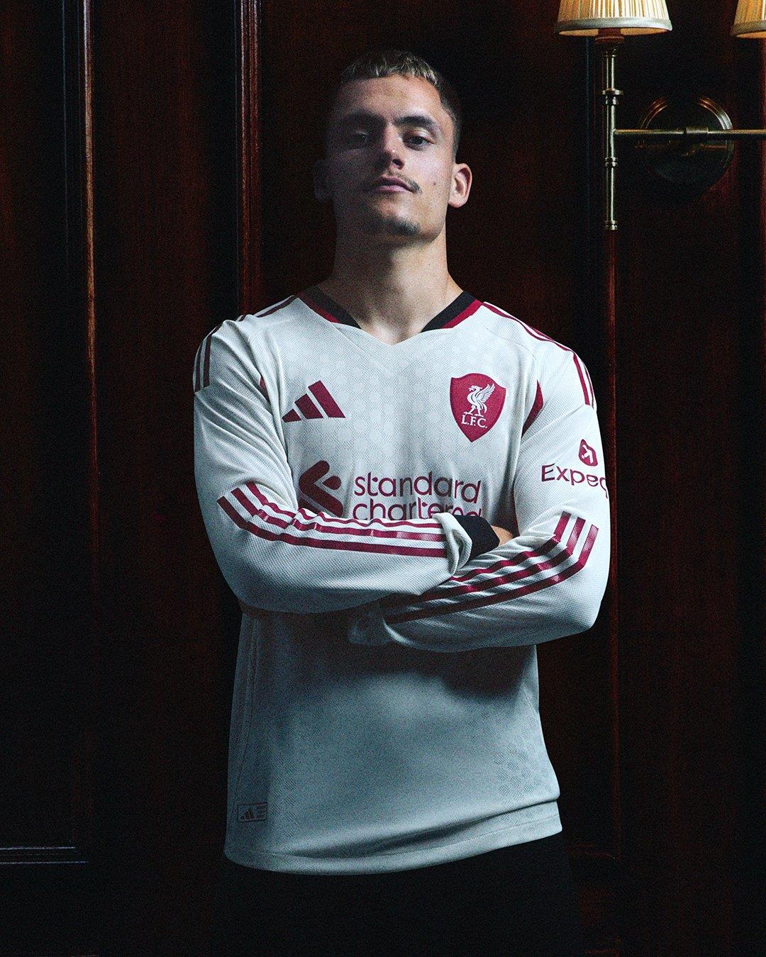 Bộ sưu tập áo đấu mới của Liverpool x Adidas: Áo sân nhà màu đỏ anh đào và áo sân khách màu trắng, bạn chọn áo nào?