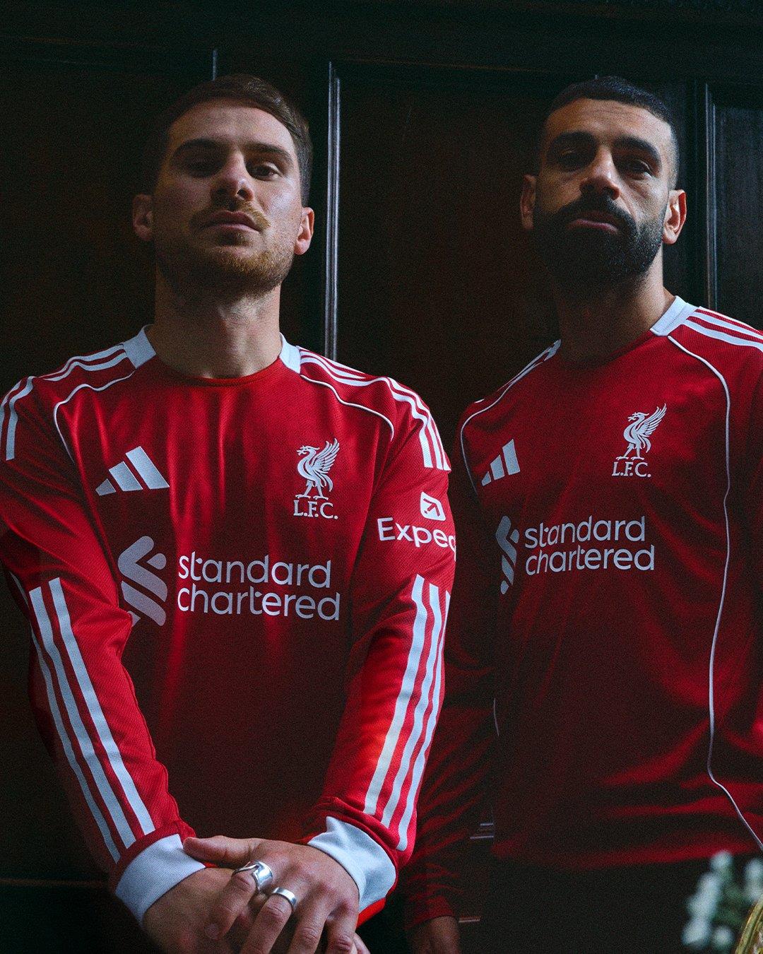 Bộ sưu tập áo đấu mới của Liverpool x Adidas: Áo sân nhà màu đỏ anh đào và áo sân khách màu trắng, bạn chọn áo nào?