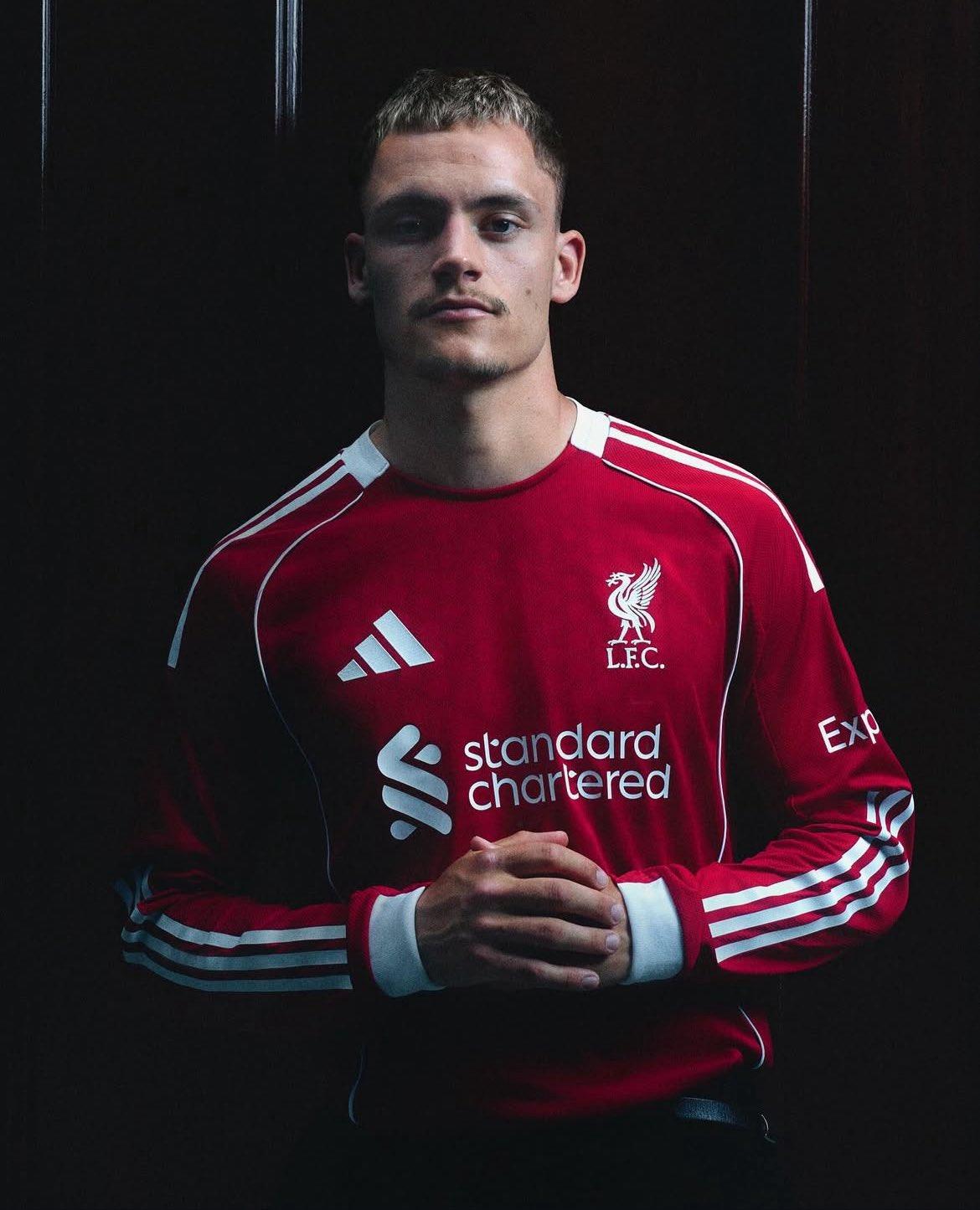 Bộ sưu tập áo đấu mới của Liverpool x Adidas: Áo sân nhà màu đỏ anh đào và áo sân khách màu trắng, bạn chọn áo nào?
