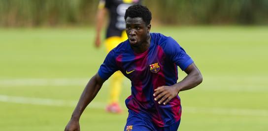 Mundo Deportivo: Sau khi Martinez rời đội, ban huấn luyện Barcelona đã bắt đầu đào tạo các hậu vệ trẻ
