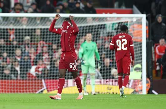 Liverpool để thua 0-3 trên sân nhà trước Crystal Palace. Liverpool de thua 0-3 tren san nha truoc Crystal Palace.