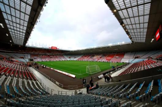 Sunderland dùng biển quảng cáo để hạn chế sức mạnh của Arsenal 2 Sunderland dùng biển quảng cáo để hạn chế sức mạnh của Arsenal 2