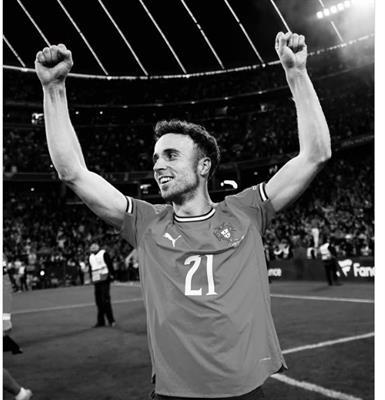 Cristiano Ronaldo tiết lộ 2 lý do khiến anh vắng mặt tại đám tang của Diogo Jota 1