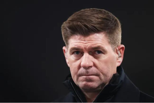 Steven Gerrard chi trich 2 cau thu Real sau that bai truoc Man City.