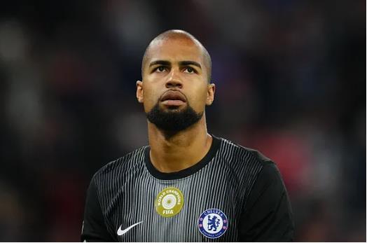 Robert Sanchez trong màu áo Chelsea. Robert Sanchez trong mau ao Chelsea.