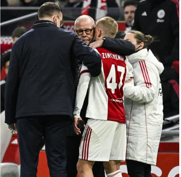 Oleksandr Zinchenko dính chấn thương nặng trong ngày ra mắt Ajax 1